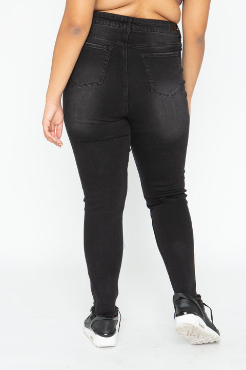 Mid-Rise Distressed Skinny Curve+ (Color Black - Black View)