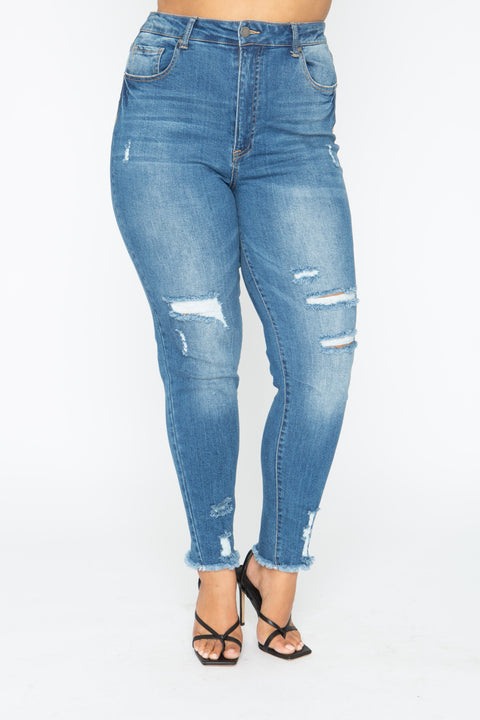 Mid-Rise Distressed Skinny Curve+ (Color Medium - Front View)